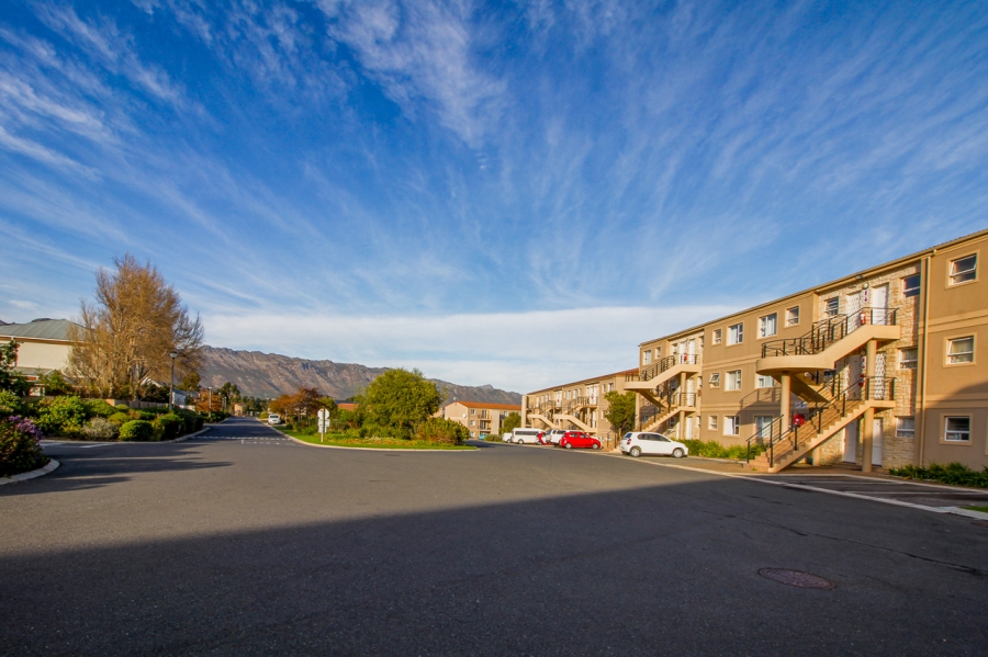 To Let 2 Bedroom Property for Rent in Sir Lowrys Pass Village Western Cape